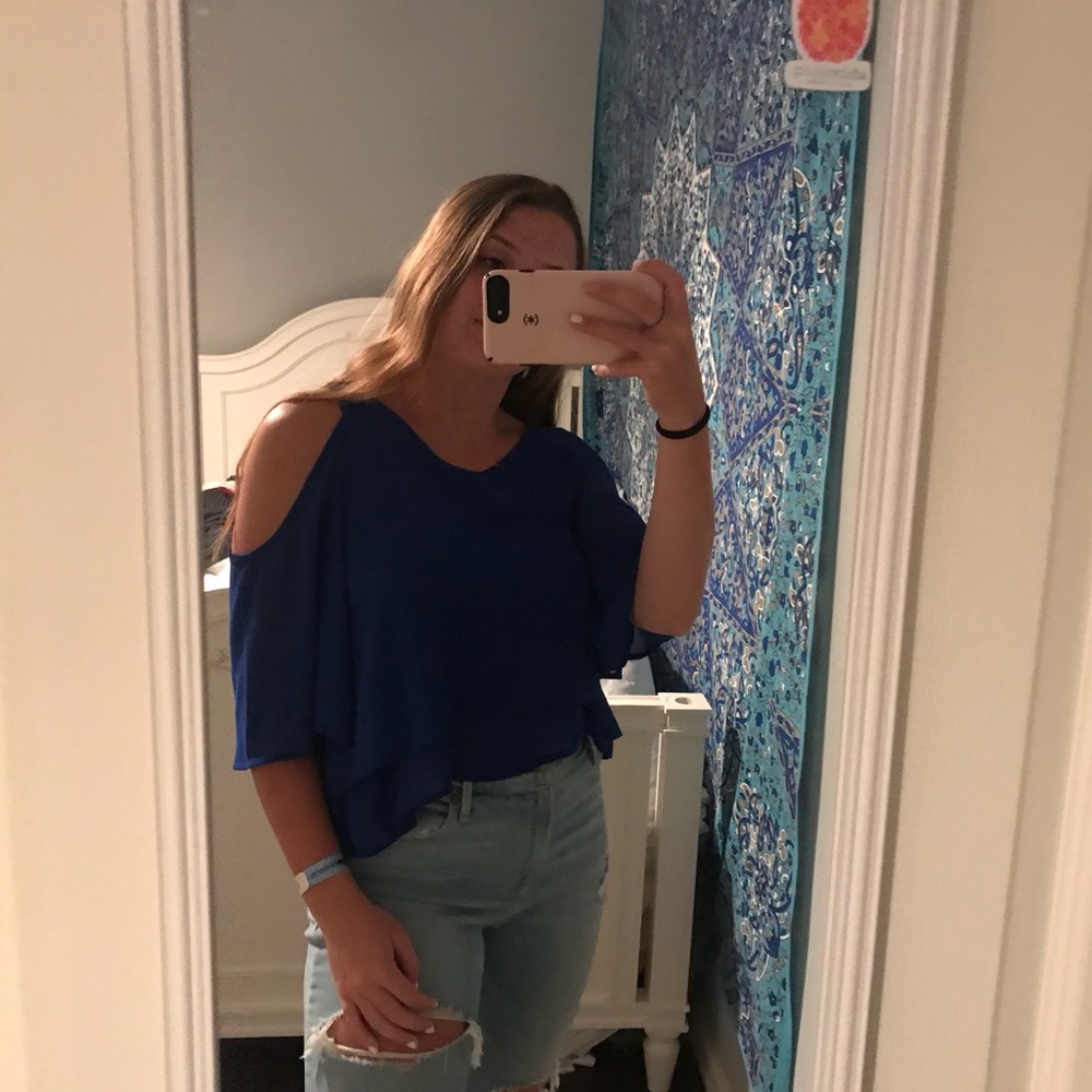 Cute cut out shoulder blue top